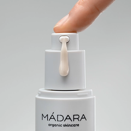 MÁDARA Botanic Niacinamide Alternative 5-in-1 Serum