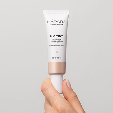 MÁDARA H2O Tint Getöntes Hyaluron-Serum