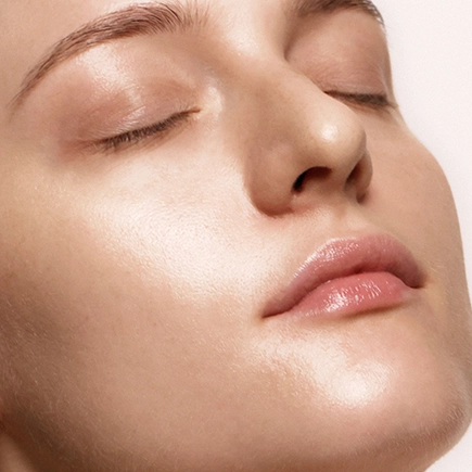 MÁDARA GLYCOLIC GLOW Exfolierendes Gesichtswasser