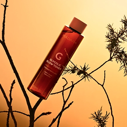MÁDARA GLYCOLIC GLOW Exfolierendes Gesichtswasser